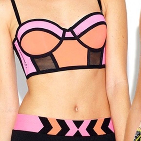 BALANCED TECH COLOUR BLOCKED SWIM TOP/sport bra. Sz MED. BNWOT - Picture 3 of 11